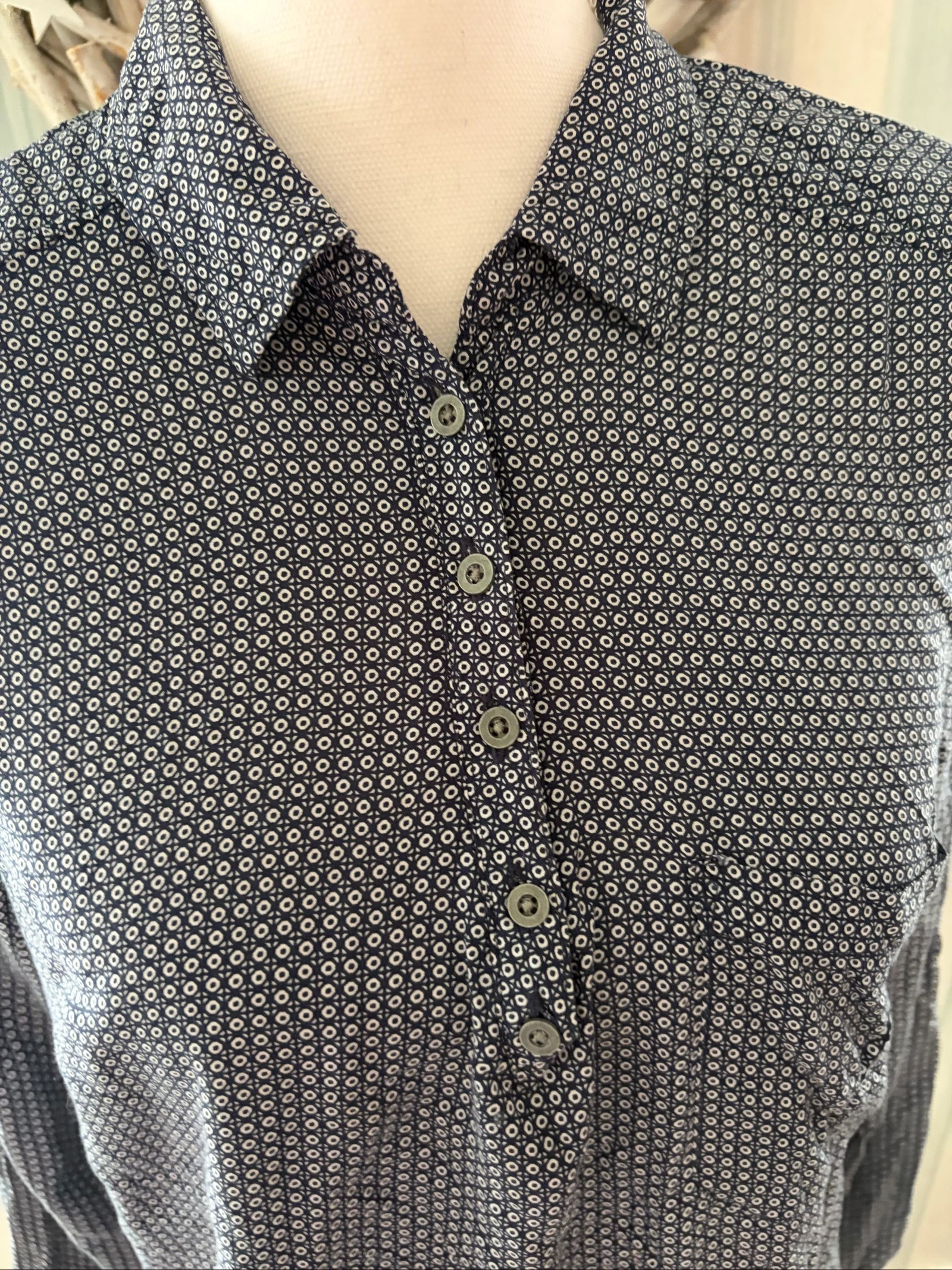Blusa / Camisa feminina Casual by Gémo tamanho 44 azul com padrões geométricos - Muito bom estado – photo 2